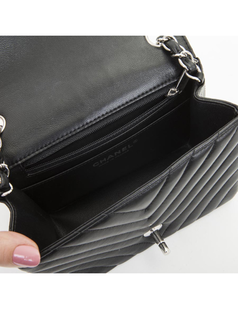 Mini sac CHANEL cuir d'agneau lisse matelassé noir