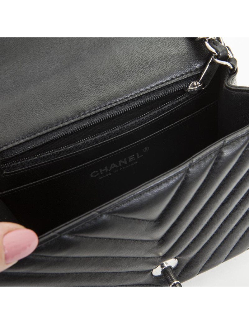 Mini sac CHANEL  cuir d'agneau lisse d'matelassé noir