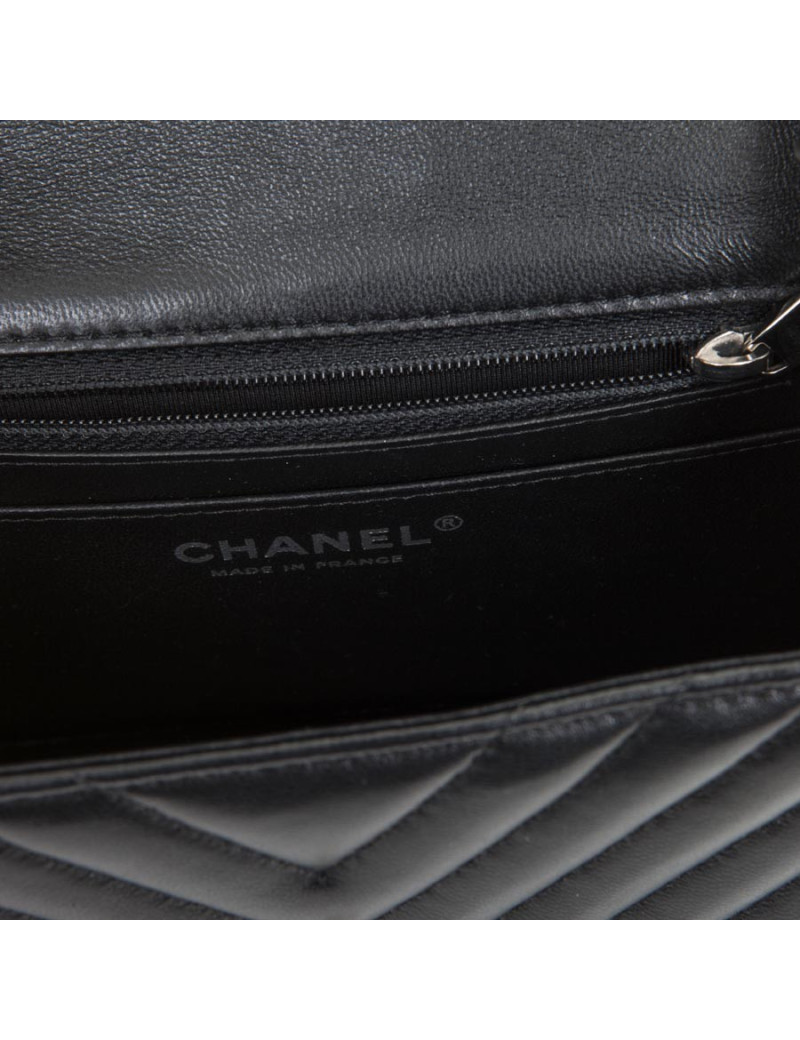 Mini sac CHANEL cuir d'agneau lisse matelassé noir