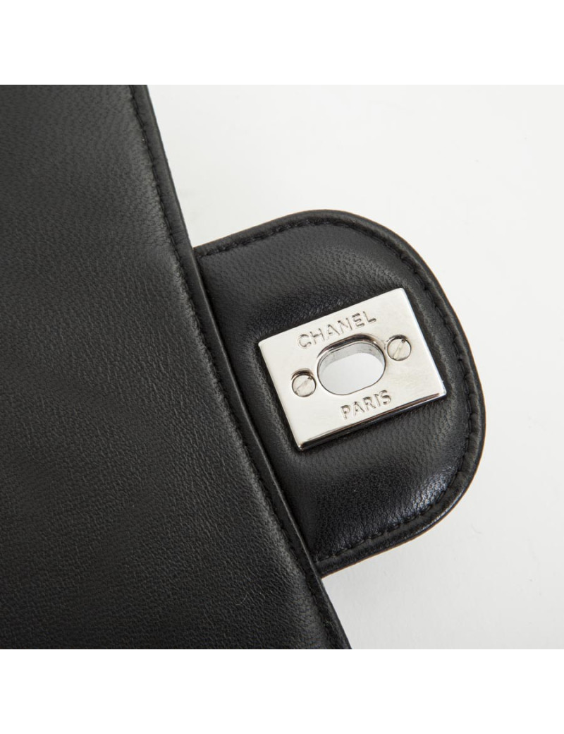 Mini sac CHANEL cuir d'agneau lisse matelassé noir
