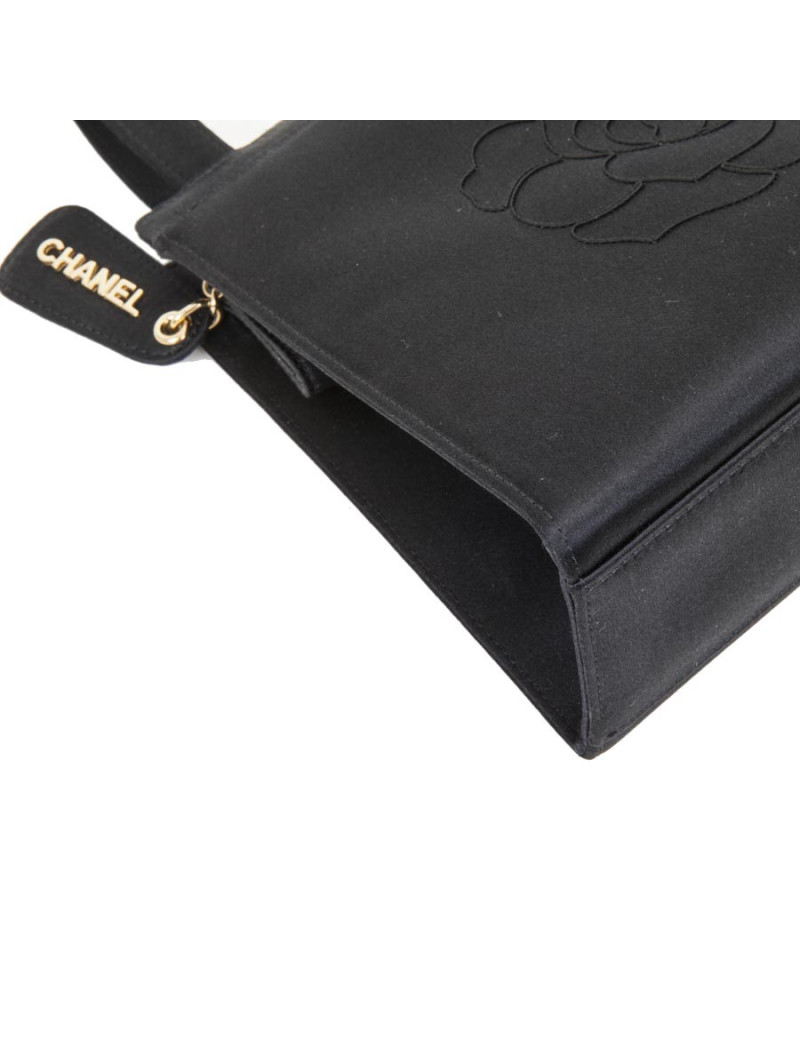 Sac Chanel en satin de soie noir