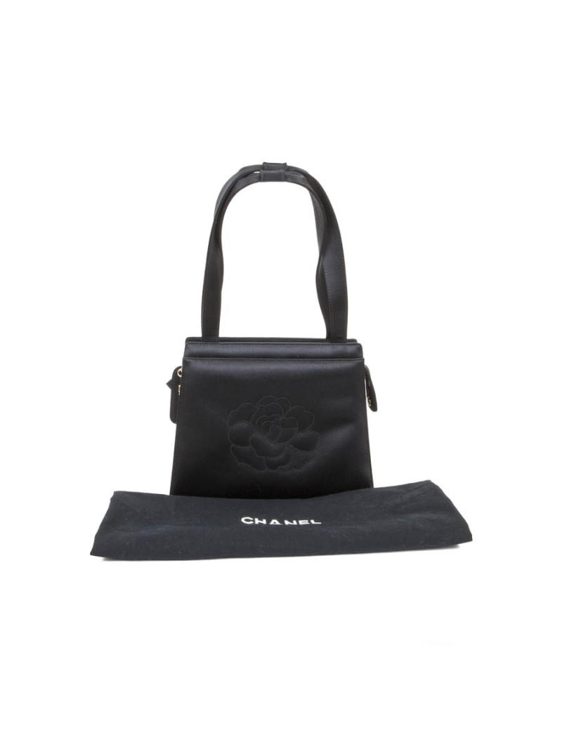 Sac Chanel en satin de soie noir