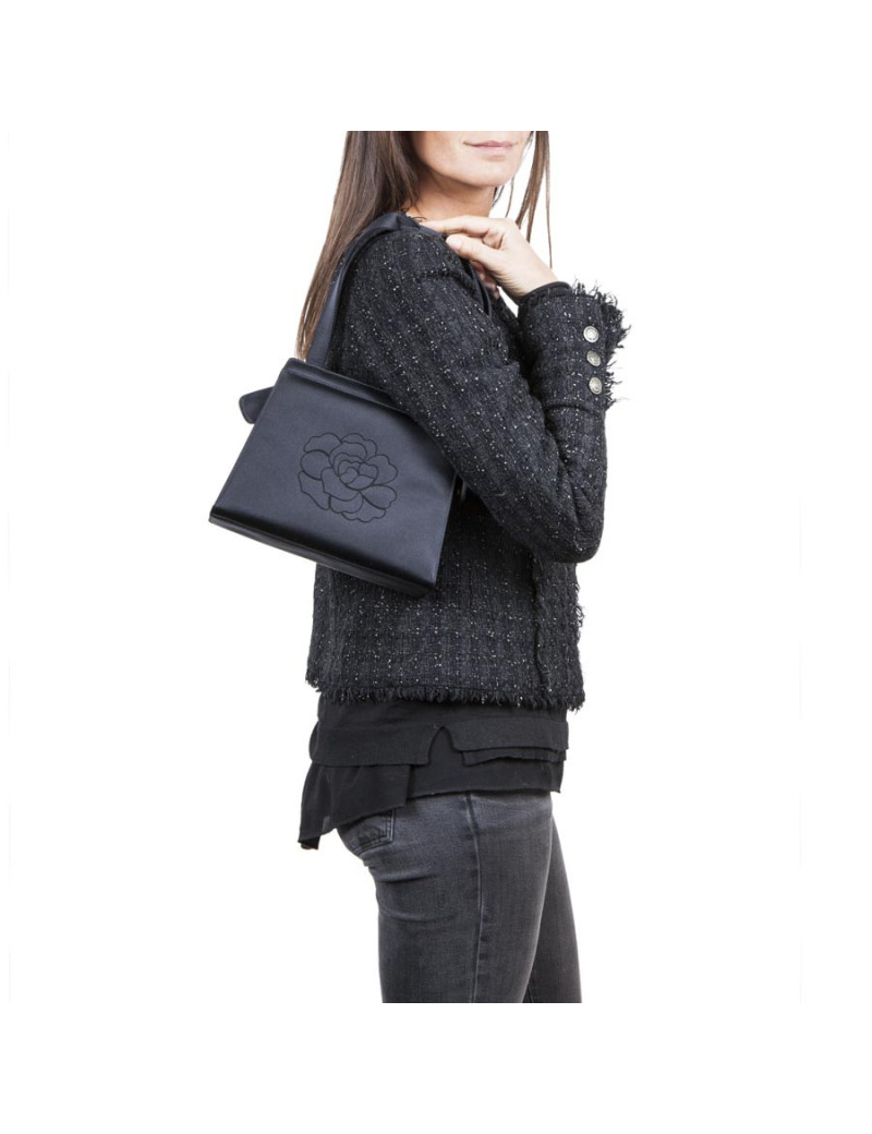 Sac Chanel en satin de soie noir