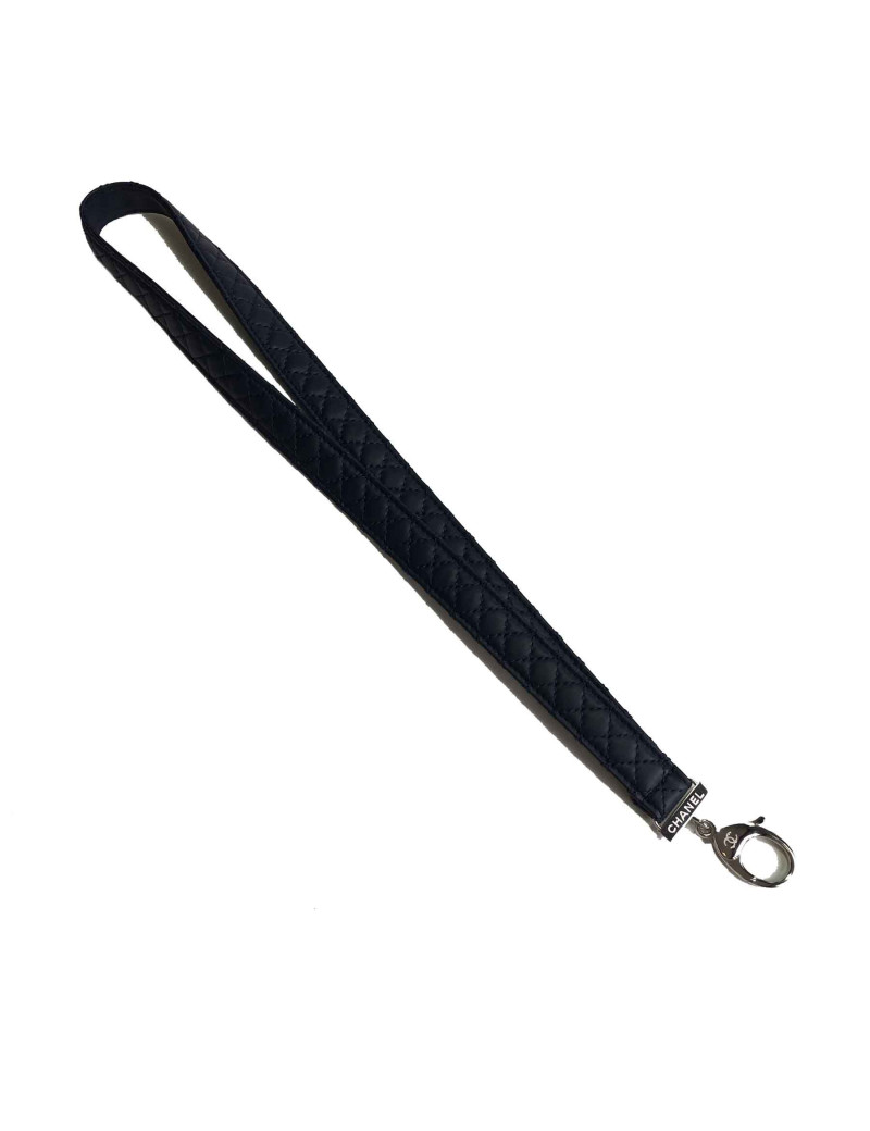 CHANEL key holder in quilted dark blue leather