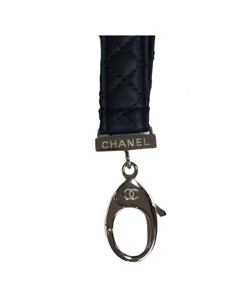 CHANEL key holder in quilted dark blue leather