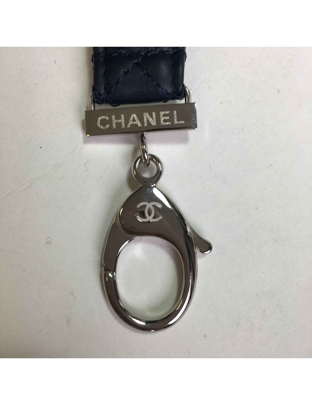 CHANEL key holder in quilted dark blue leather