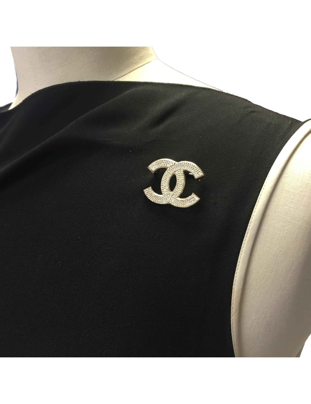 Broche CC CHANEL en métal doré