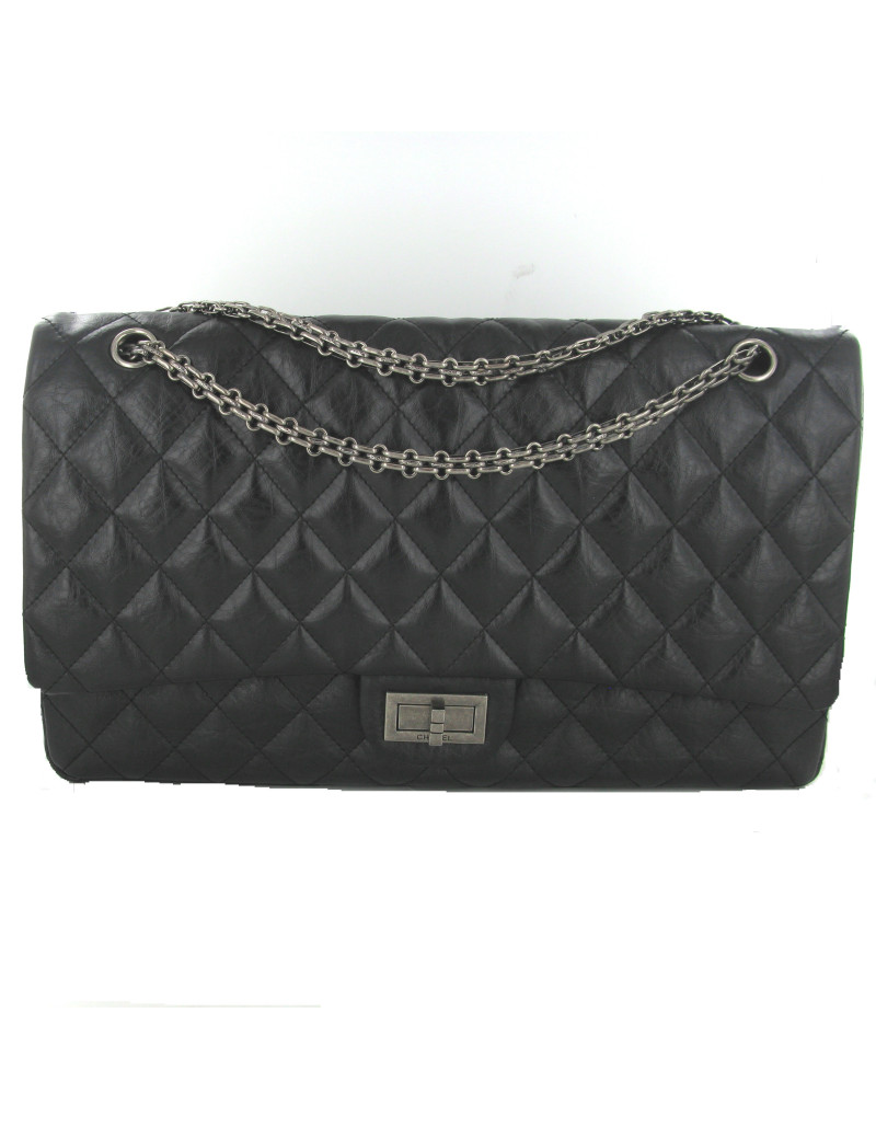 Maxi Jumbo CHANEL en cuir vieilli matelassé noir