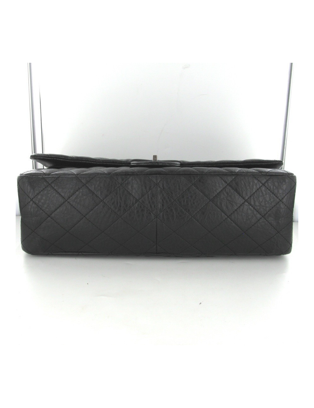 Maxi Jumbo CHANEL en cuir vieilli matelassé noir