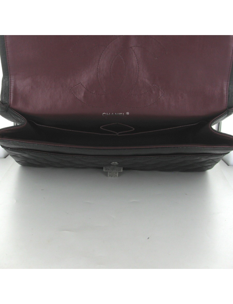 Maxi Jumbo CHANEL en cuir vieilli matelassé noir