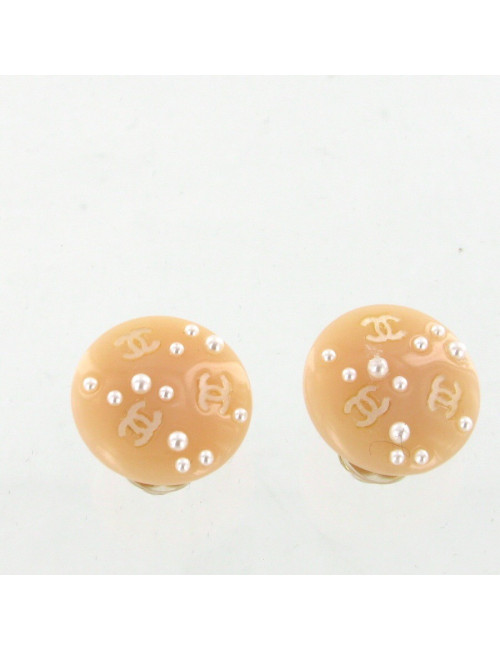 Clips oreilles CHANEL en résine rose pâle