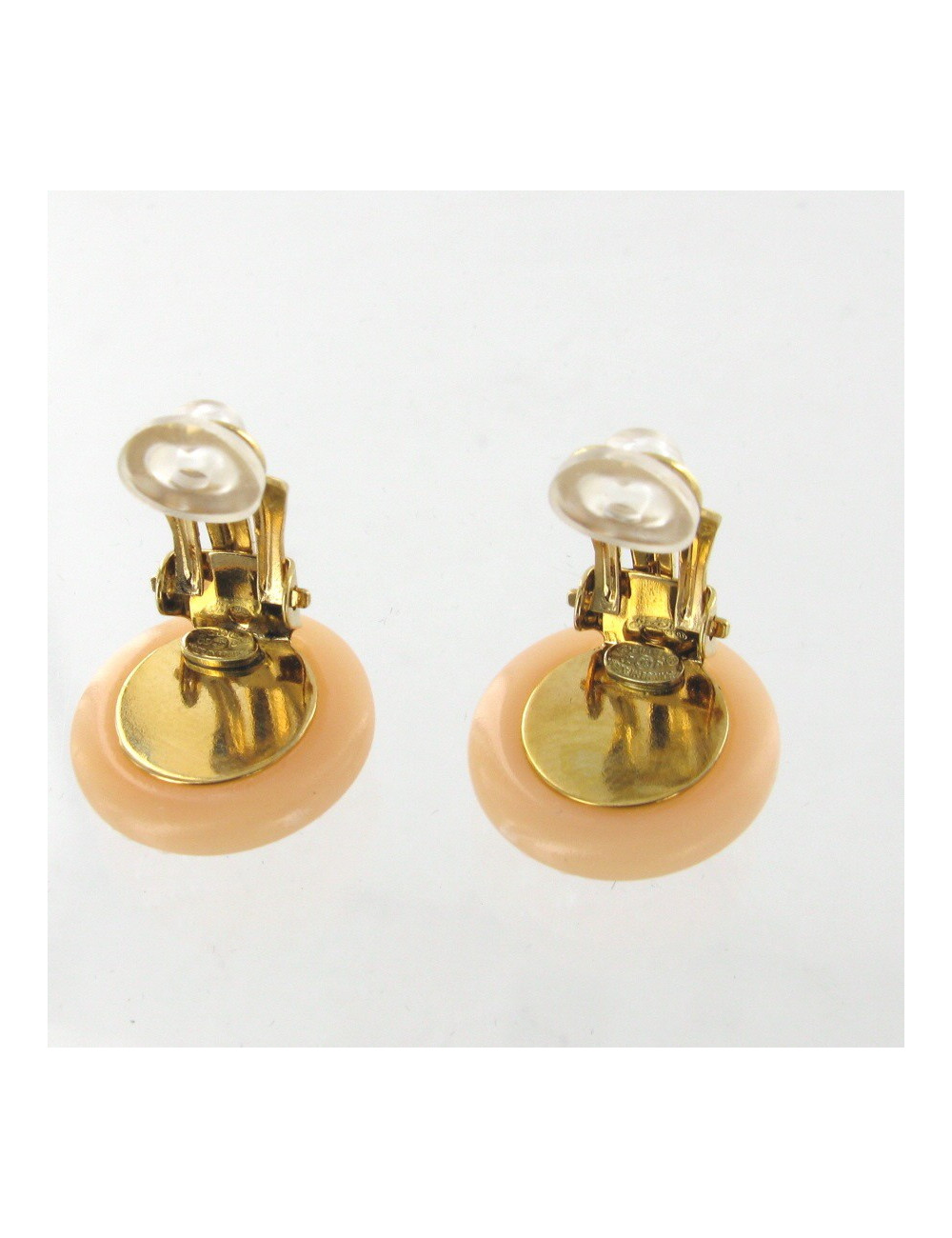 Clips oreilles CHANEL en résine rose pâle