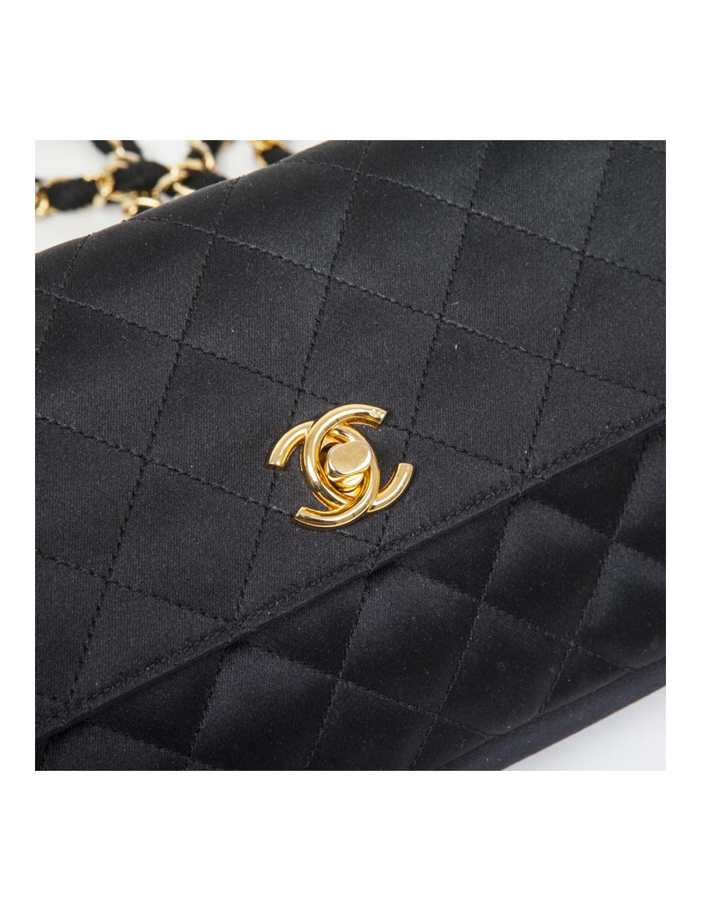 Mini ac du soir CHANEL en satin de soie matelassé noir