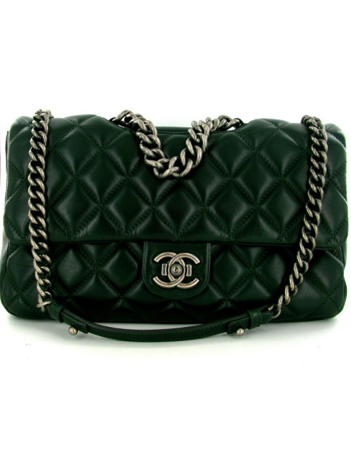Sac CHANEL fermoir boy en cuir matelassé vert foncé