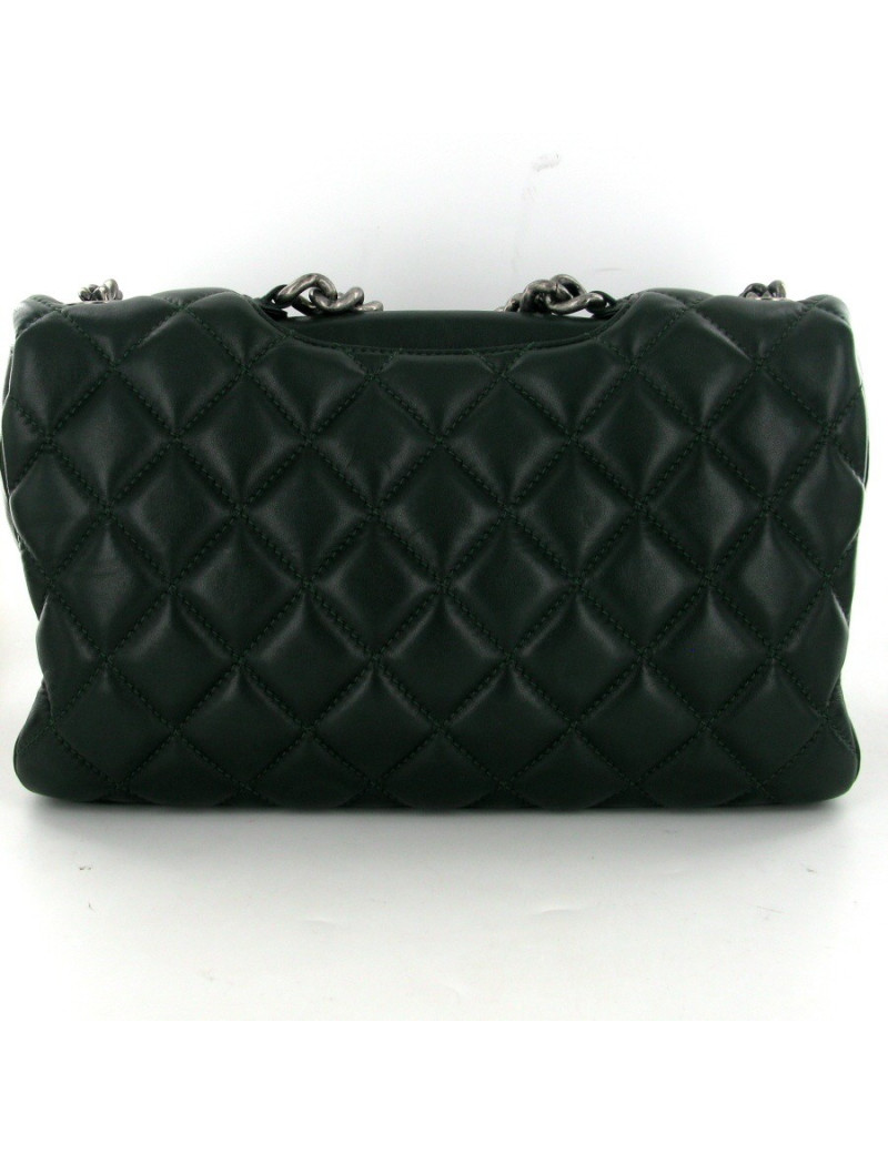 Sac CHANEL fermoir boy en cuir matelassé vert foncé