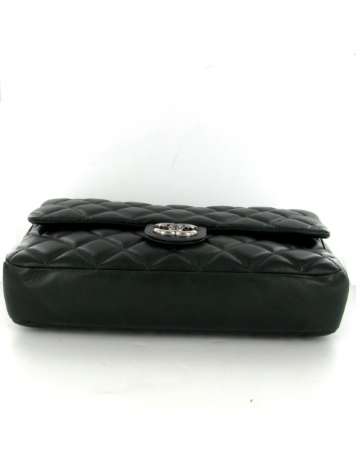 Sac CHANEL fermoir boy en cuir matelassé vert foncé