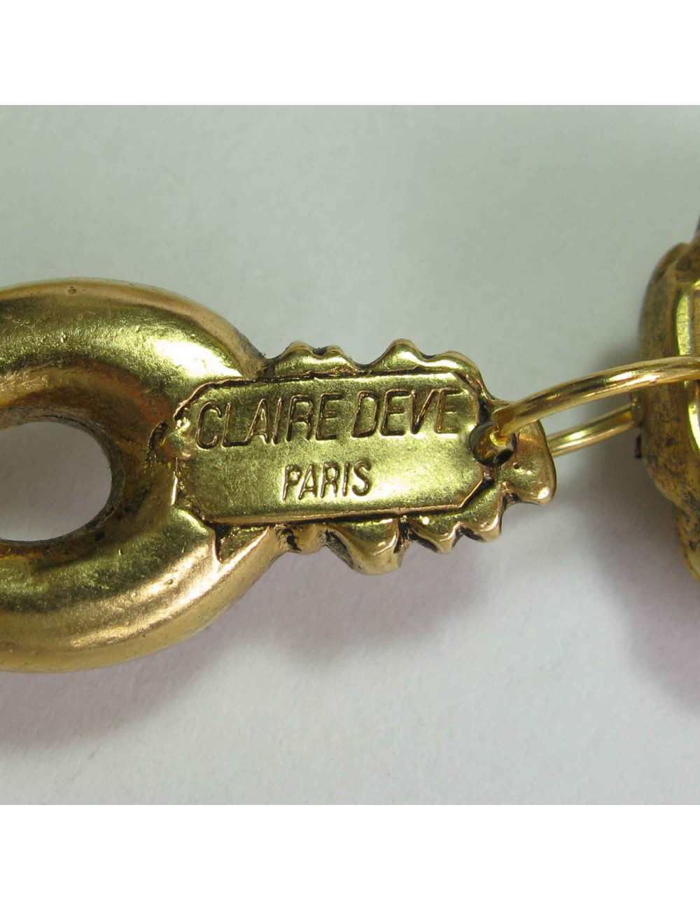 Boucles d'oreille clips CLAIRE DEVE  en résine dorée, pierre facettée et perles nacrées Vintage