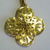 Sautoir CHANEL Collection 1995 vintage pendentif et chaîne en métal doré