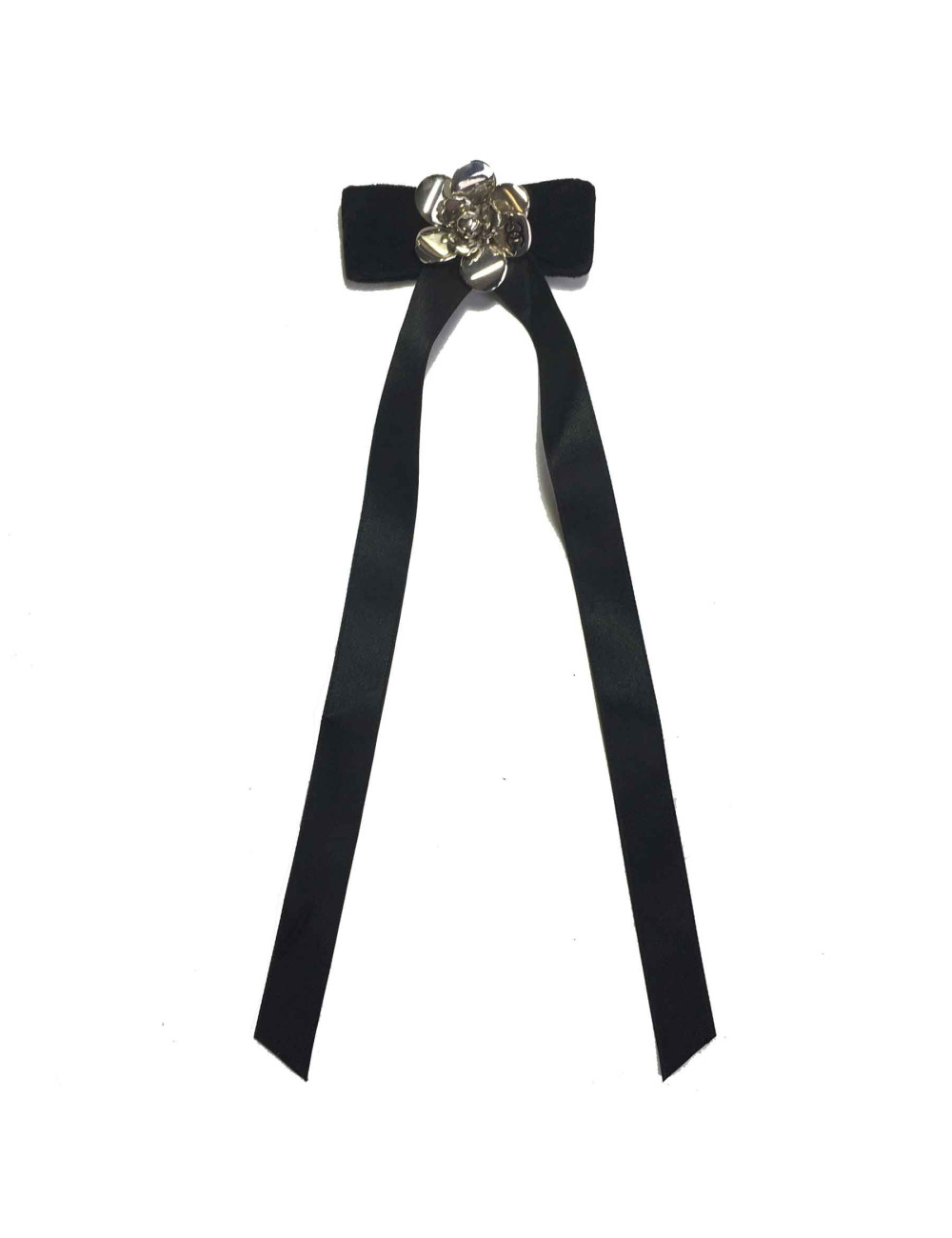 Broche Noeud CHANEL en satin de soie noire et camélia en métal argenté