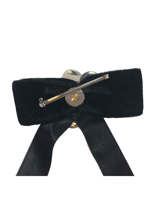 Broche Noeud CHANEL en satin de soie noire et camélia en métal argenté