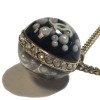 Collier pendentif CHANEL boule CC inclusion de perles nacrées