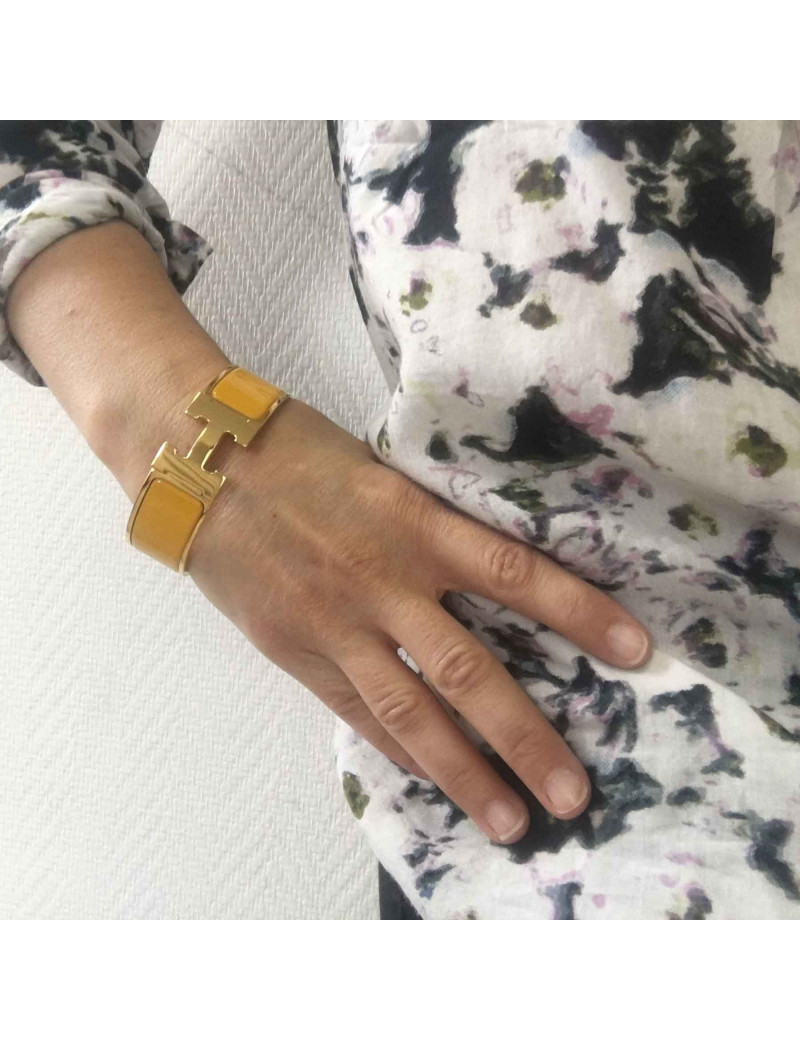 Bracelet Clic Clac HERMES en émail jaune, plaqué or