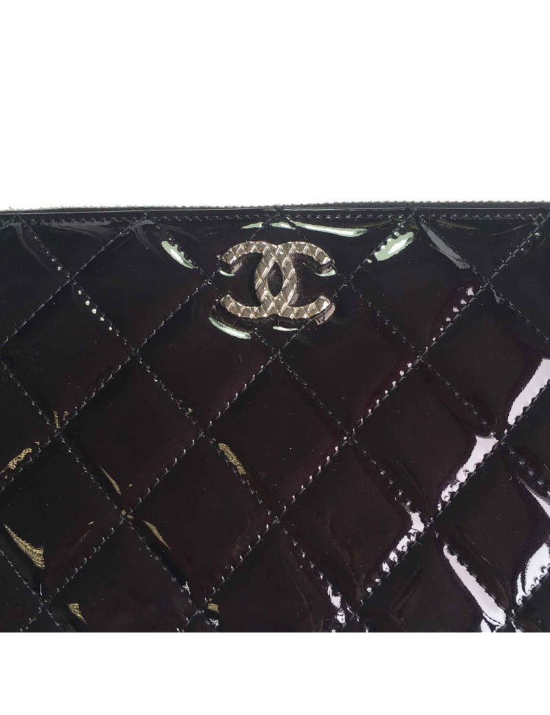 Portefeuille pochette CHANEL zippée vernie noire