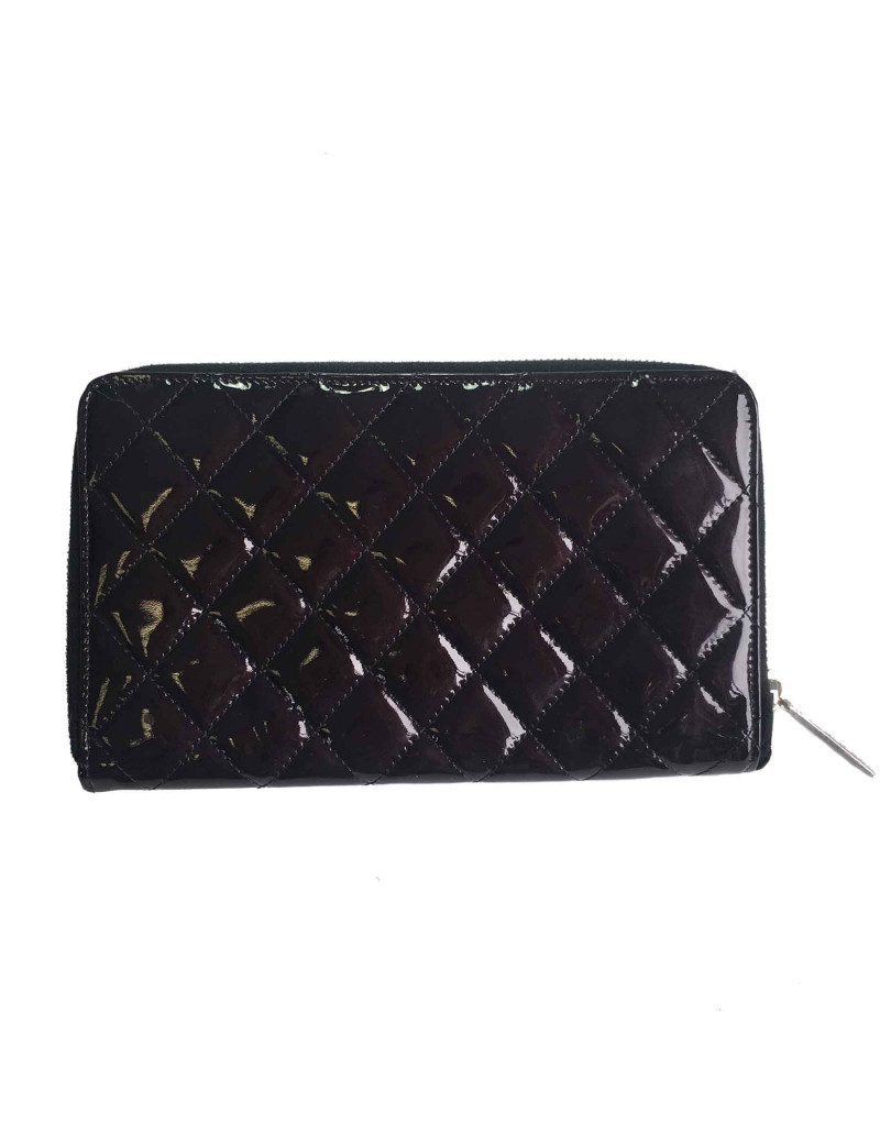 Portefeuille pochette CHANEL zippée en cuir verni noir matelassé