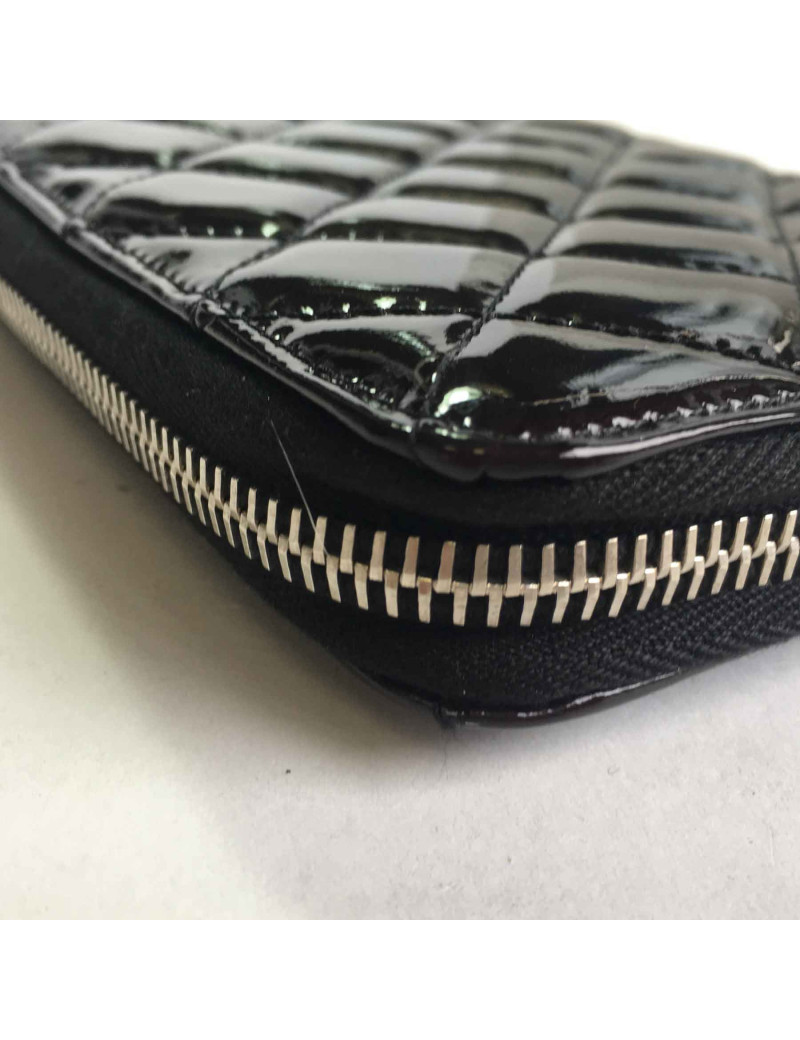 Portefeuille pochette CHANEL zippée vernie noire