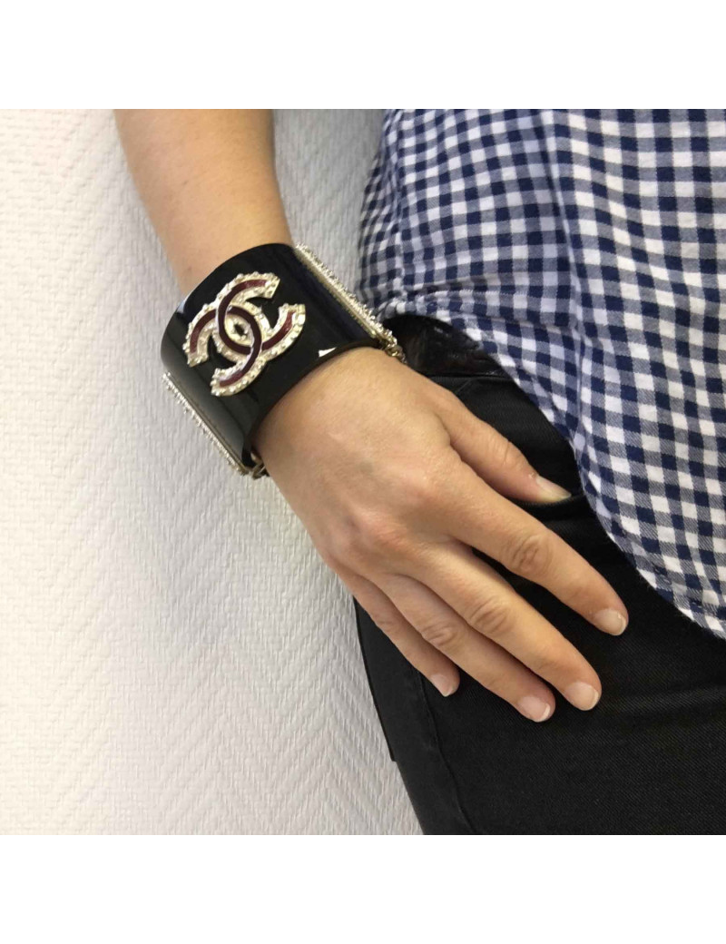 Manchette chanel noire CC métal doré et résine bordeaux