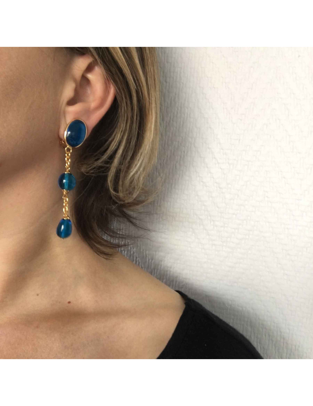 Clips d'oreille MARGUERITE DE VALOIS en pâte de verre bleu 