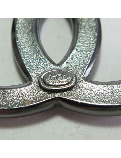 Broche CHANEL double C en métal argenté et strass
