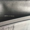 Portefeuille pochette CHANEL zippée en cuir verni noir matelassé