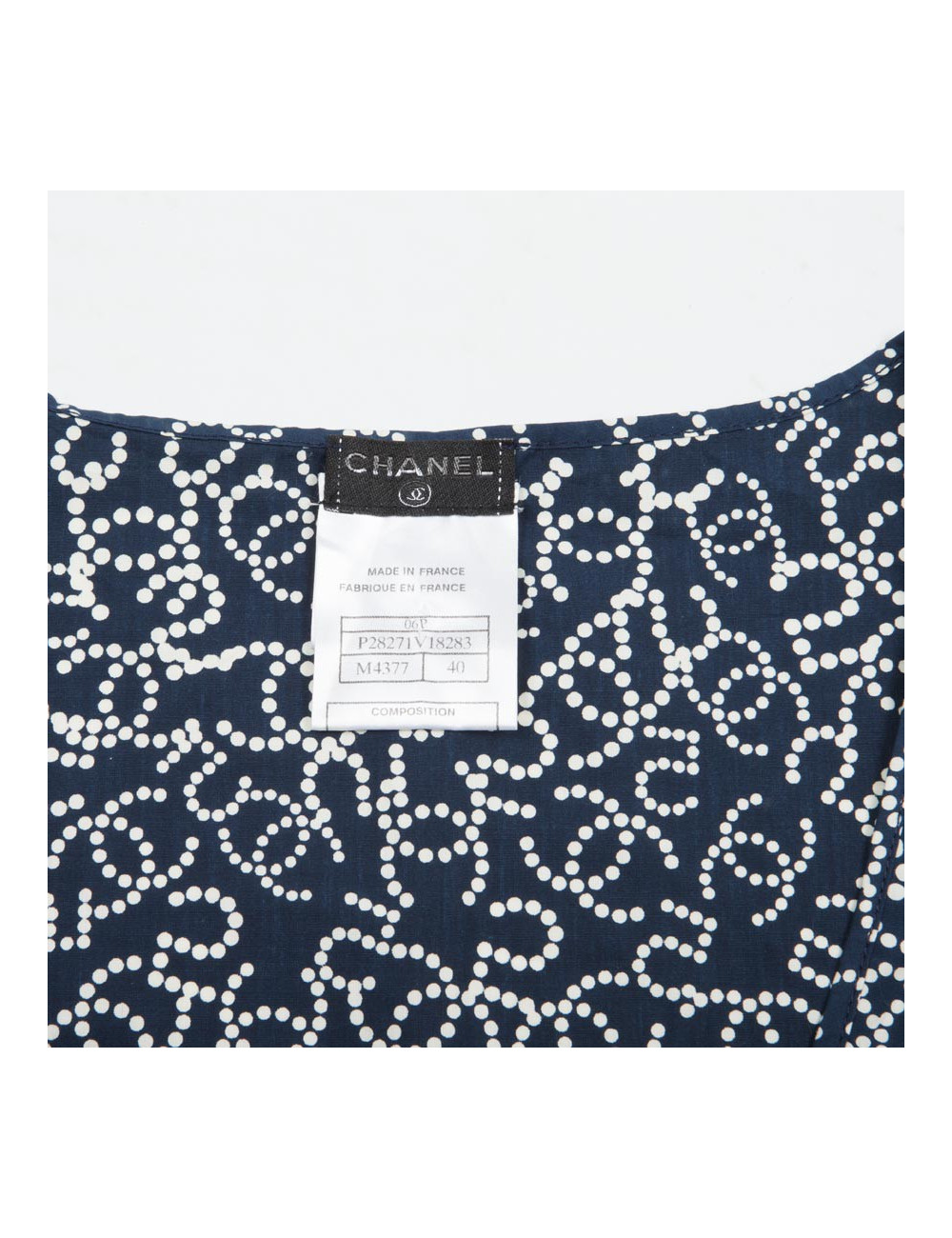 CHANEL T 40 sleeveless blouse in navy and white monogram cotton