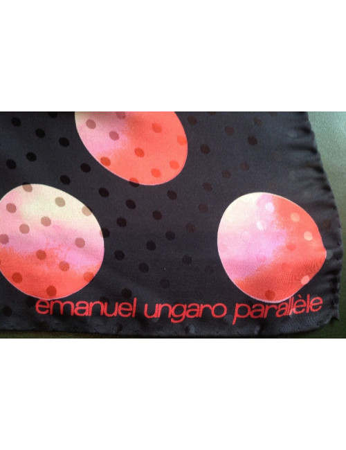 Foulard EMANUEL UNGARO PARALLELE en soie noire imprimée