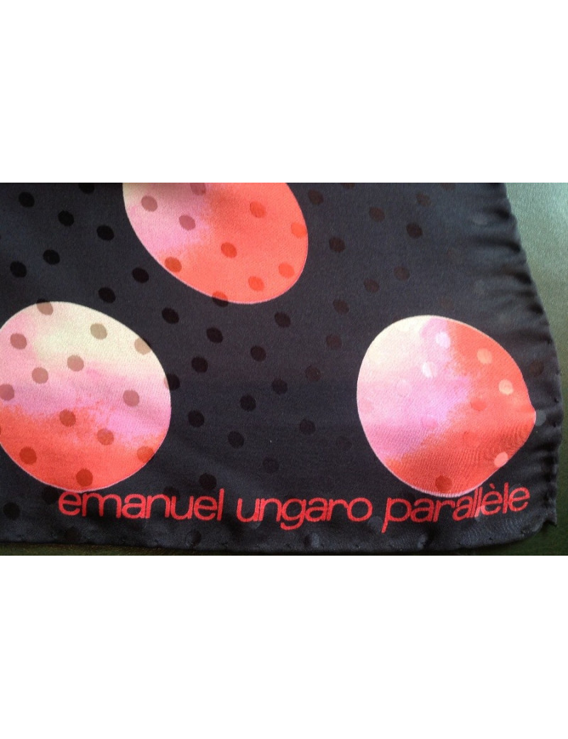 Foulard EMANUEL UNGARO PARALLELE en soie noire imprimée