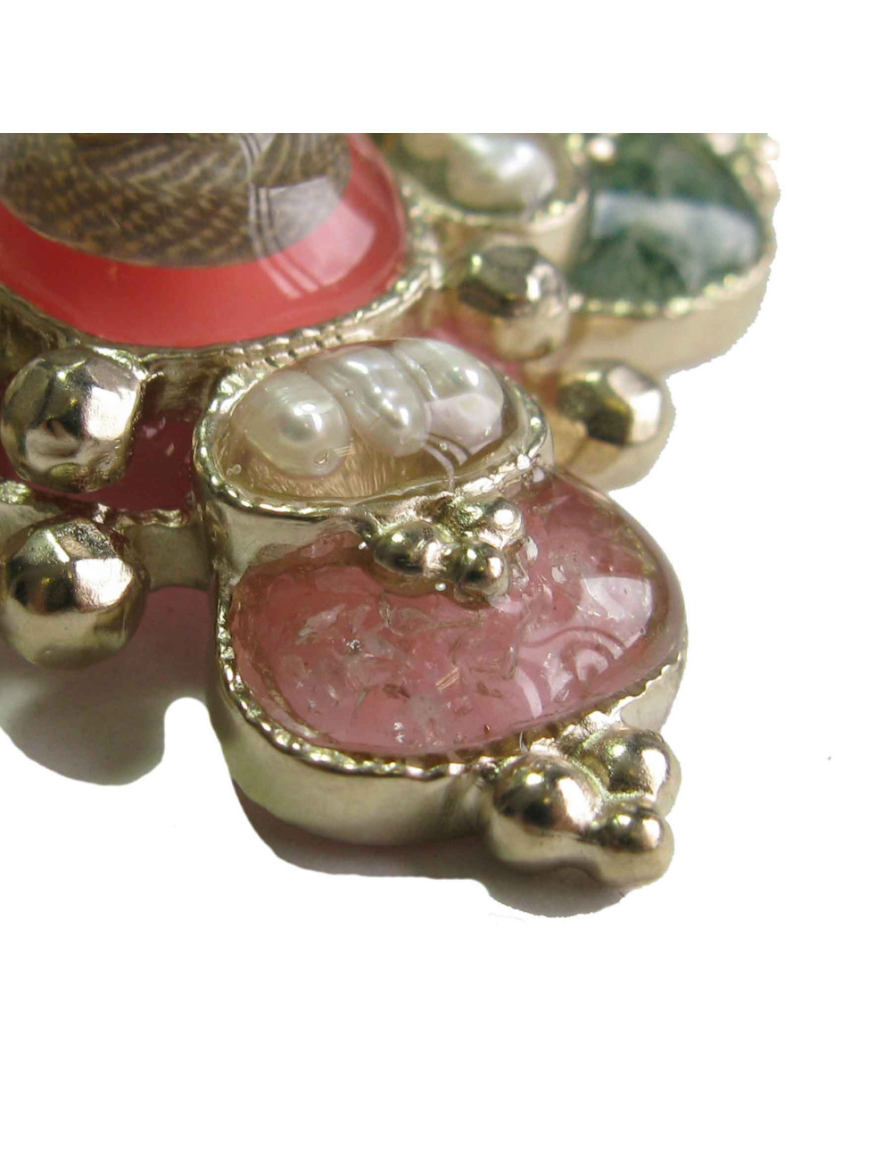 CHANEL cross brooch in gilded metal, molten glass, shell and freshwater pearls