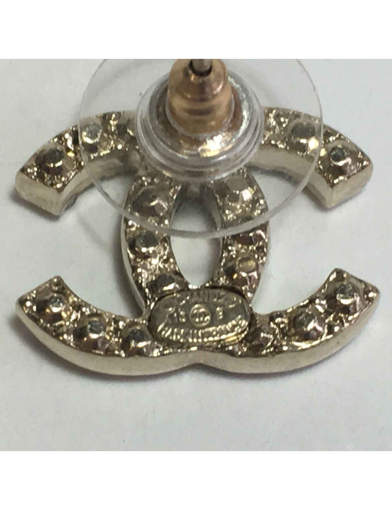 Boucles d'oreilles clous CHANEL CC en strass et métal doré 