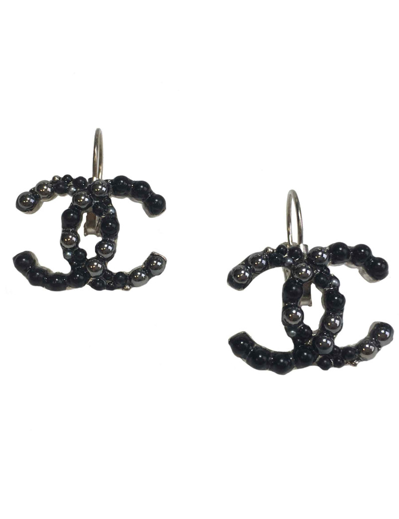 Créoles clous CHANEL perlées noir et gris argenté