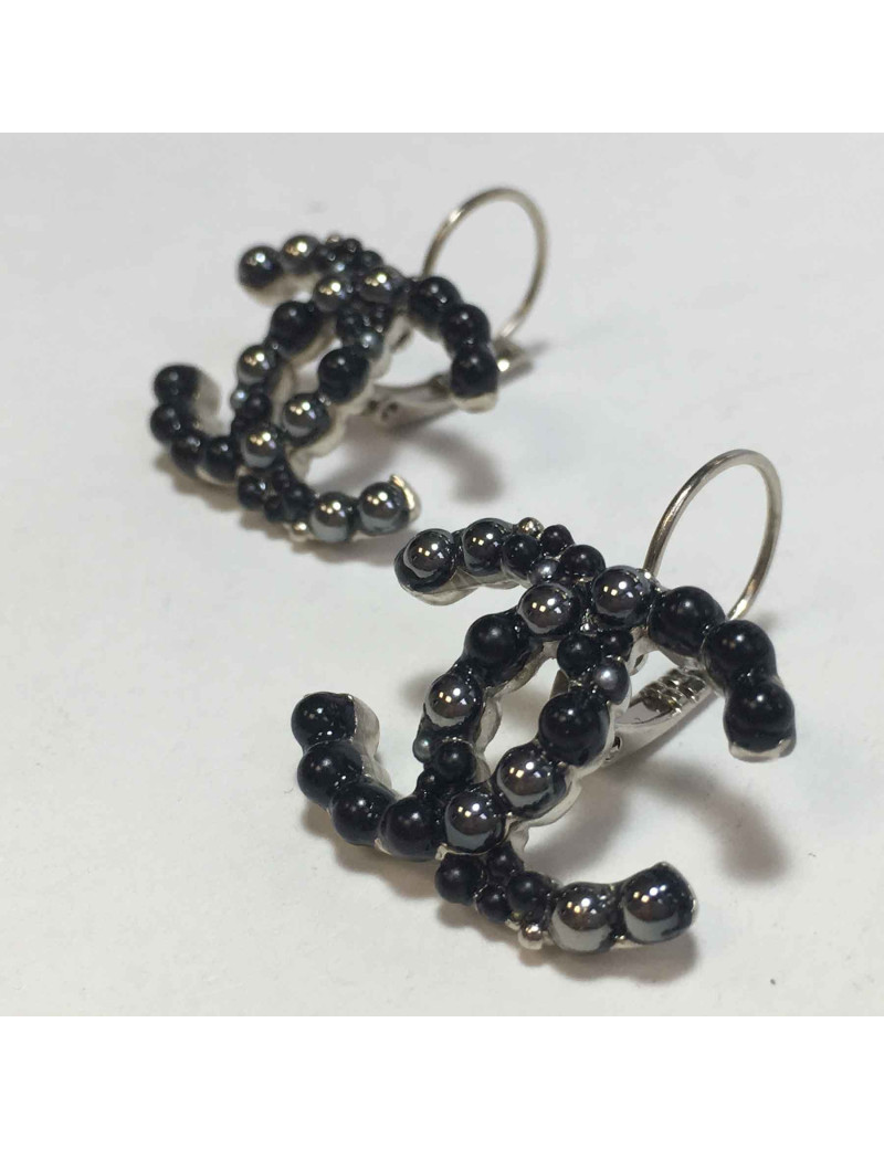 CHANEL CC stud earrings with black and silver gray pearls