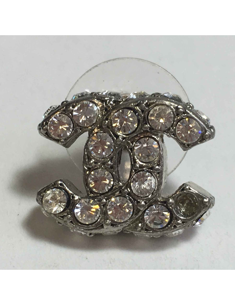 Boucles d'oreilles clous CHANEL CC en métal argenté et strass