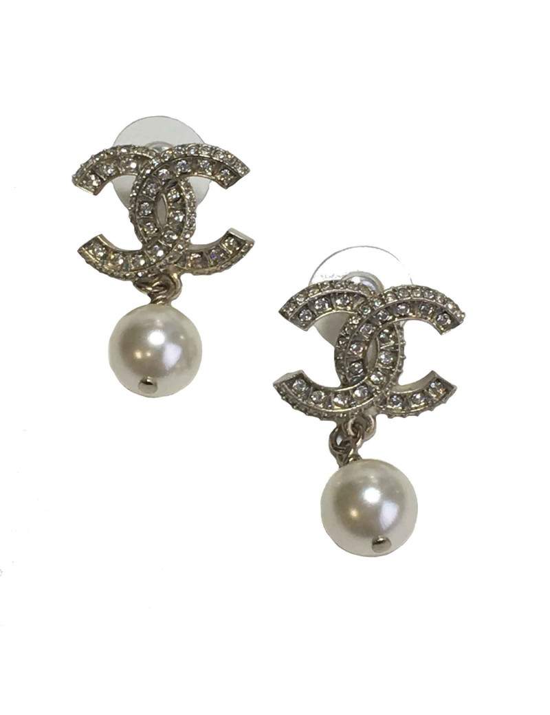 Boucles d'oreilles clous CHANEL pendants CC strass et perle nacrée