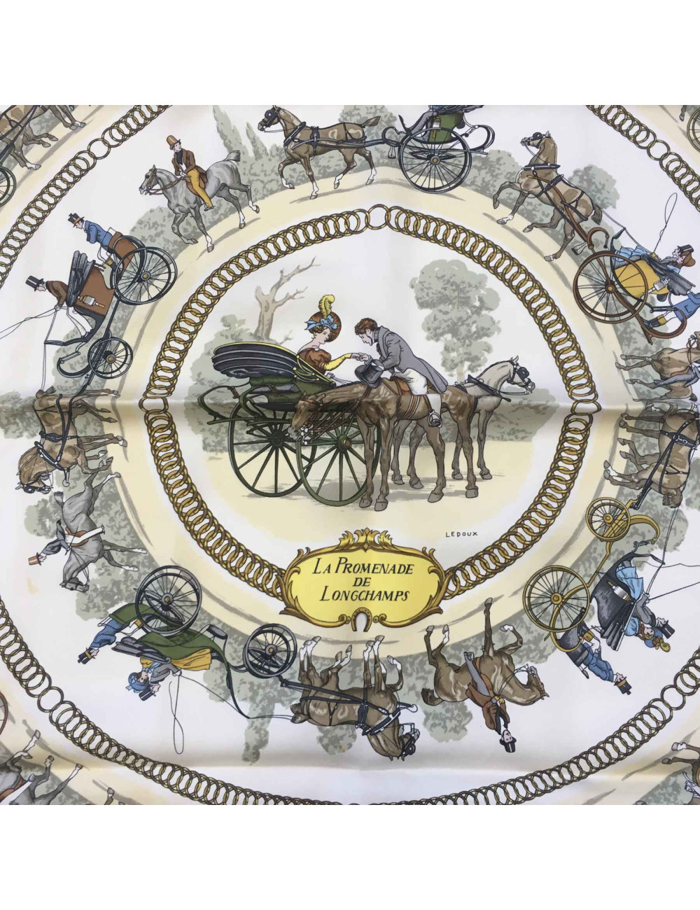 Carré HERMES "La promenade de Longchamps" en soie rose