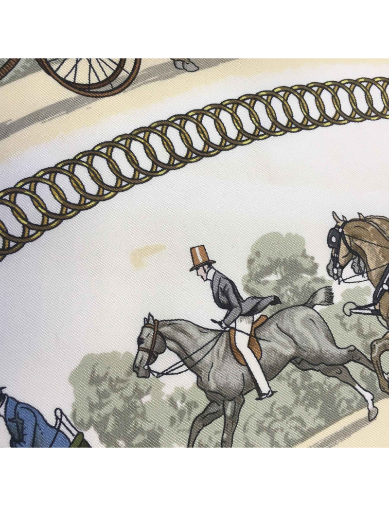 Carré HERMES "La promenade de Longchamps" en soie rose