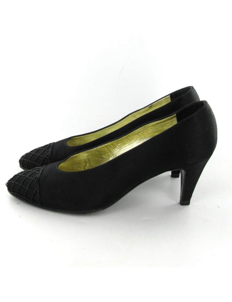 Escarpins CHANEL T38  vintage en satin noir et bout perlé