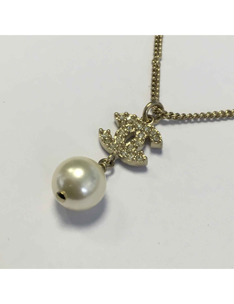 Collier CHANEL CC strass, perle nacrée et métal doré