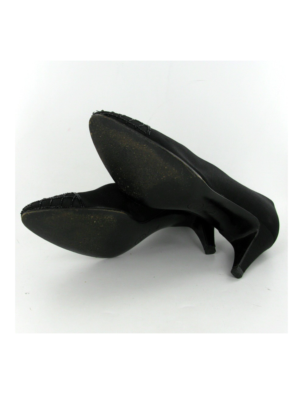 Escarpins CHANEL T38  vintage en satin noir et bout perlé