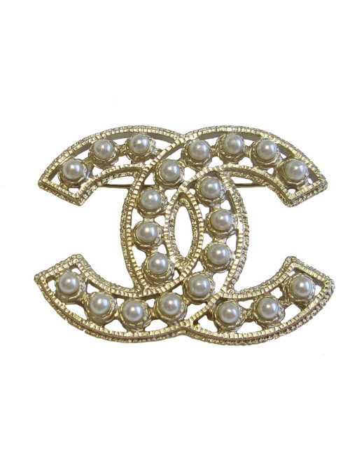 Broche CHANEL dorée et sertie de perles nacrées