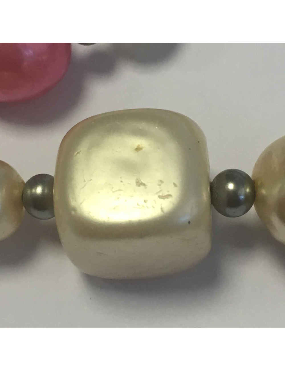 Collier CHANEL double rang de perles nacrées, grises et rose vintage