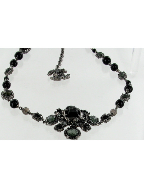 Sautoir CHANEL en perles et pierres 